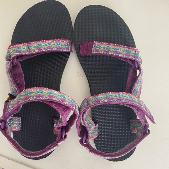purple tevas